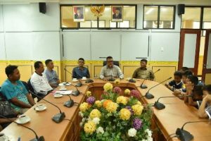 Tim Sepakbola U-12 SSB Bintan Mendapatkan Dana Pembinaan Rp 10 Juta