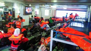 Diterjang Angin Kencang, Penumpang Kapal Roro Batam-Uban Panik Pakai Pelampung