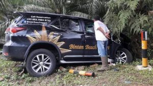 Giliran Mobil Bintan Beach Resort Nyasar ke Hutan Tirta Madu