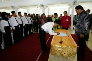 Lantik 27 Kepsek Se-Lingga, Nurdin Intruksikan Fokus Beasiswa Berprestasi