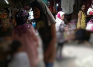 Orang Gila Bertelanjang Ria di Pasar, Satpol PP  Dan Dinsos Kemana?