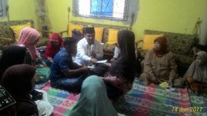 Ade Angga Berbuka Puasa Bersama di Rumah Warga Pantai Impian