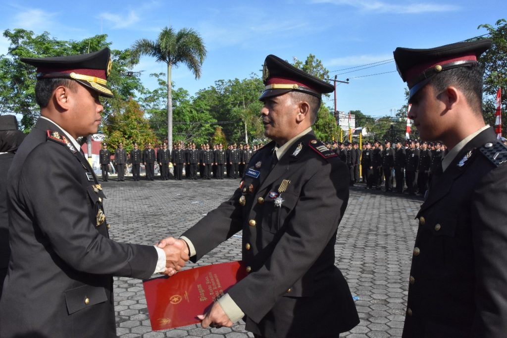 Hut Bhayangkara Ke-71, Polsek Tanjungpinang Timur Terima Penghargaan