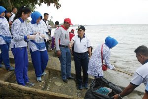 Lantamal IV Lakukan Aksi Bersih-bersih Pantai Kota Tanjungpinang