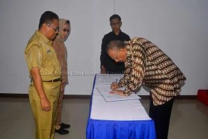 Pejabat di Lingkungan Pemkab Natuna Menanda Tangani Fakta Integritas
