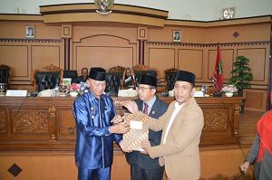 Ranperda Inisiatif DPRD Kota Tanjungpinang Akhirnya Disahkan