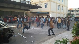 Tidak Terima Hasil Pilwako, Massa Seruduk Kantor KPU