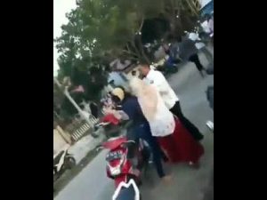 Viral, Istri Serang Diduga Pelakor Dan Suami Sempat Tampar Sang Istri