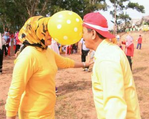 PJ Wali Kota Dan Istri Berjoget Balon