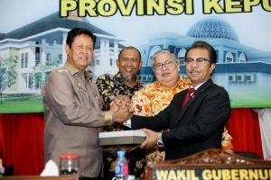 Wagub Sampaikan Ranperda RZWP3K ke DPRD Kepri