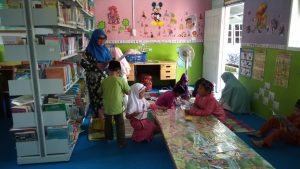 Tumbuhkan Minat Baca, DPKAD Lingga Ajak Pelajar Ramaikan Perpustakan