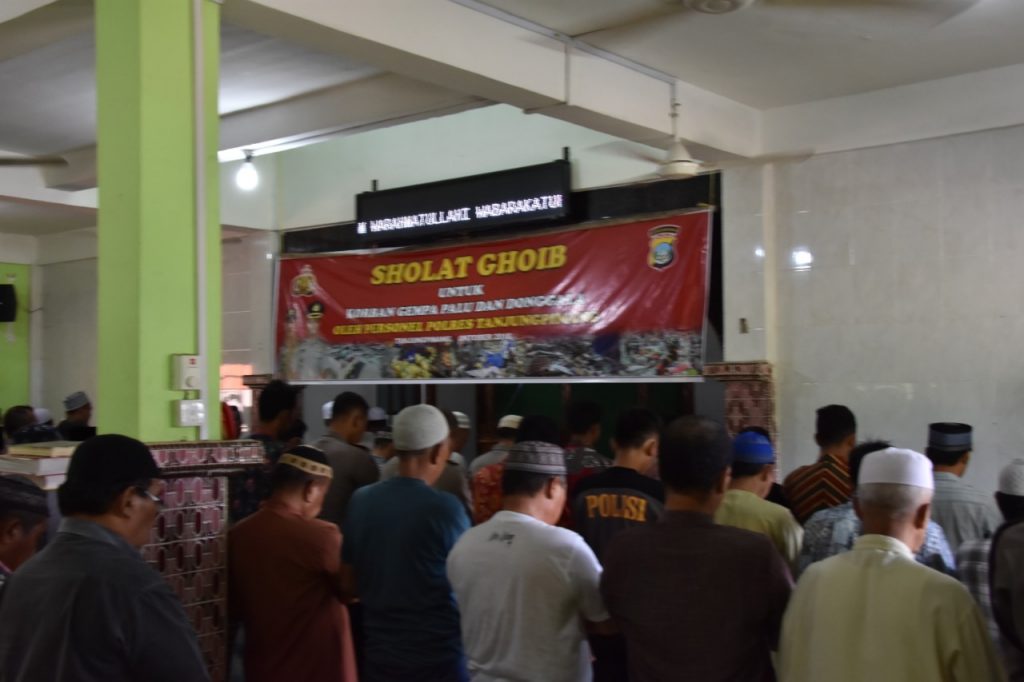 Jajaran Polres Tanjungpinang Solat Goib Pasca Gempa Di Palu Dan Donggala