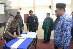 Bupati Bintan Lantik 27 Kepala sekolah SD dan SMP