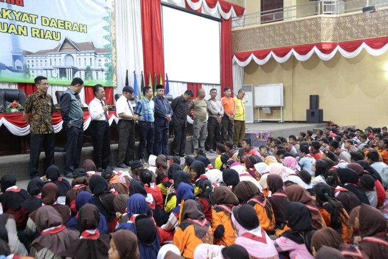 Ketua DPRD Kepri, Jumaga Nadeak menyampaikan pidato sambutannya