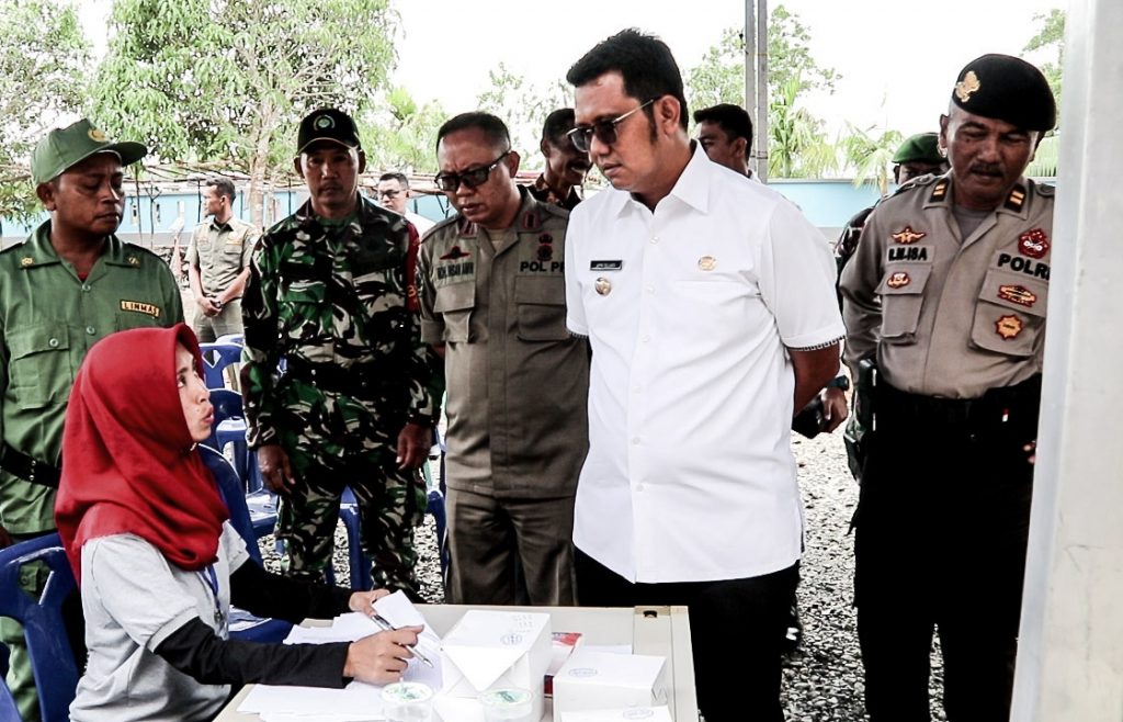 Bupati Bintan Meninjau Langsung Pelaksanaan Pilkades Serentak