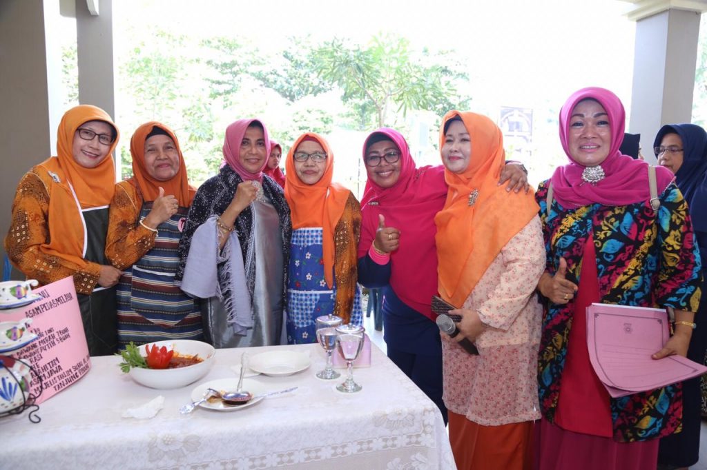 Rahma Jadi Juri Lomba Memasak Asam Pedas