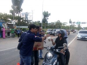 Duduki Simpang 16, PWI Tanjungpinang-Bintan berbagi Takjil