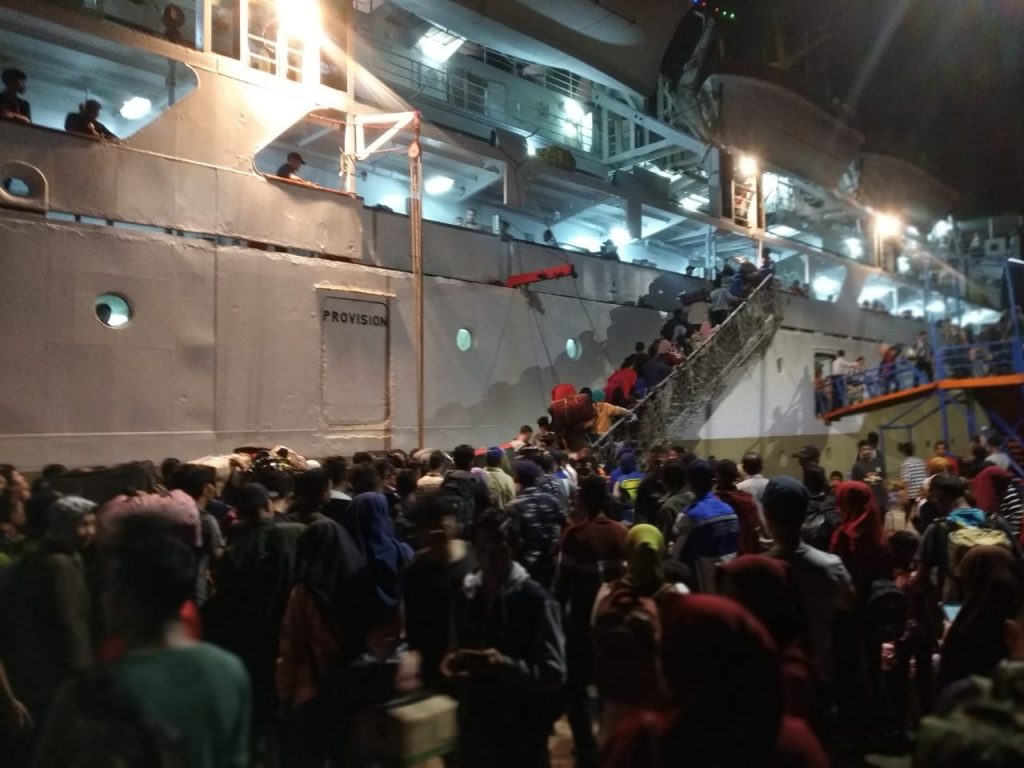 Arus Mudik di Dermaga Selat Lampa Malam Ini Berjalan Lancar