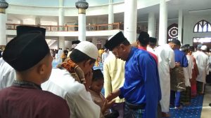 Bupati dan Wabup Natuna Sholat Id di Mesjid Agung Natuna