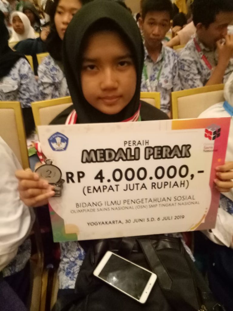 Siswa Lingga, Diah Ramadhani Juara 2 OS Tingkat Nasional