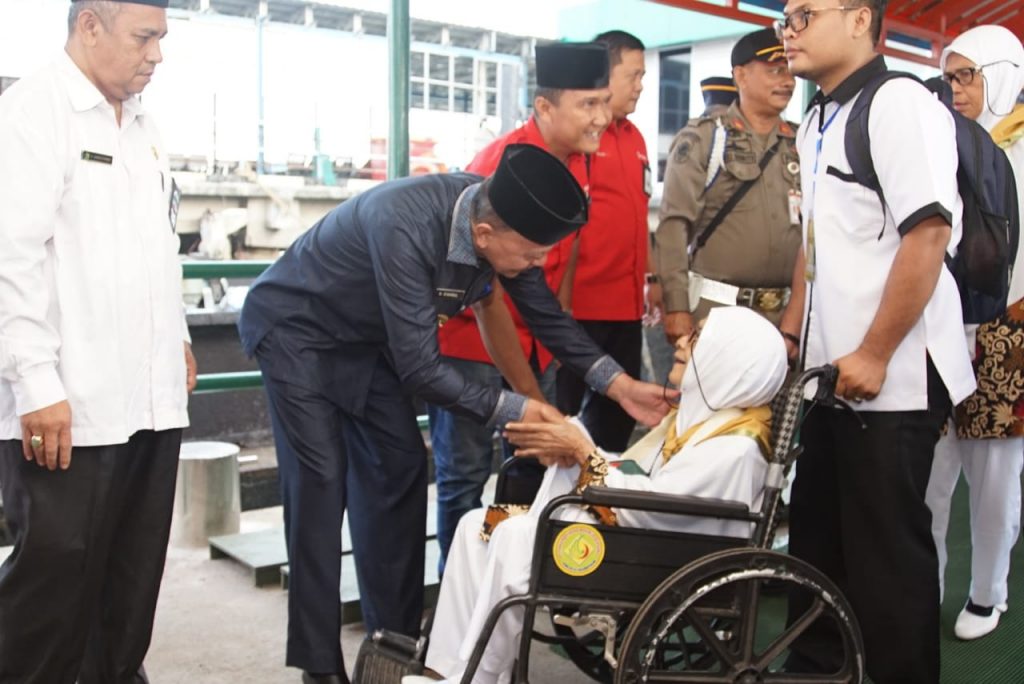 Syahrul-Rahma Lepas JCH Tanjungpinang Kloter 28 di Sri Bintan Pura