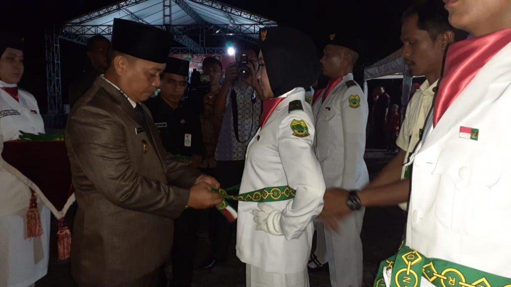 Kukuhkan 32 Paskibraka Kabupaten Lingga, Nizar : Jaga Stamina