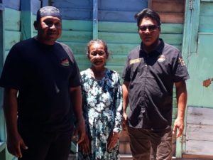 Hi-Melaya Korwil Lingga Tinjau Rumah Warga Tertimpa Pohon Kelapa