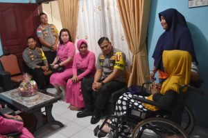 KEGIATAN TALI ASIH, KAPOLRES TANJUNGPINANG KUNJUNGI PERSONIL YANG MENGALAMI SAKIT