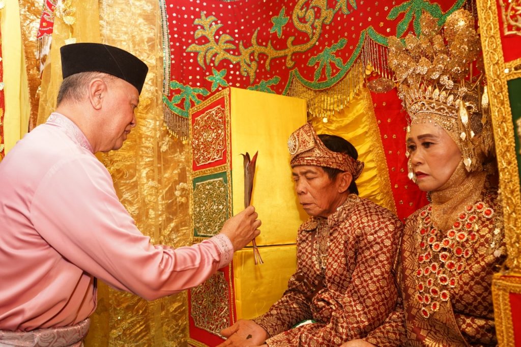 Disaksikan Wali Kota, Munir Dan Sumiati Tegang