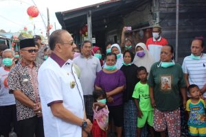 Tinjau Warga Penagi, Bupati : Saya Minta Warga Tidak Terlalu Khawatir