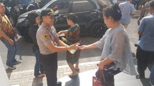 Antisipasi Covid-19, Polsek LubukBaja: Budayakan Penggunaan Hand Sanitizer Ditempat Umum dan Tempat Ibadah