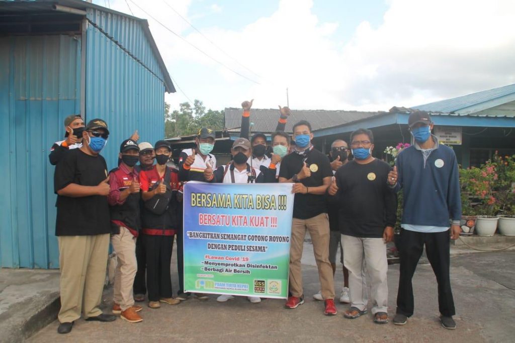 Selain Melaksanakan Penyemprotan Desinfektan, Gerakan Seribu Sedekah Berbagi Air Bersih Dari PDAM Tirta Kepri