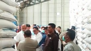Pastikan Stok dan Harga Sembako Stabil Lintas Komisi DPRD Natuna Sidak Bulog