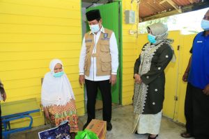 150 Paket sembako bagi penerima CSR Perbankan diserahkan untuk warga Kelurahan Penyengat