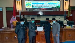 Bupati Lingga Sampaikan RANPERDA Pertanggungjawaban Pelaksanaan APBD Tahun 2019
