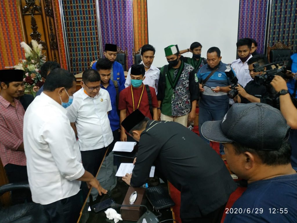 Terkait Anggaran Dana Covid-19, Mahasiswa Gempar Datangi Kantor DPRD Bengkalis