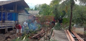 Hi-Melaya Lingga Giat Gotong Royong Bangun Rumah Warga Daik
