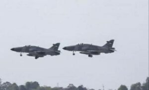 4 Pesawat Tempur Hawk Lintasi Langit Tanjungpinang, Ada Apa Ya?