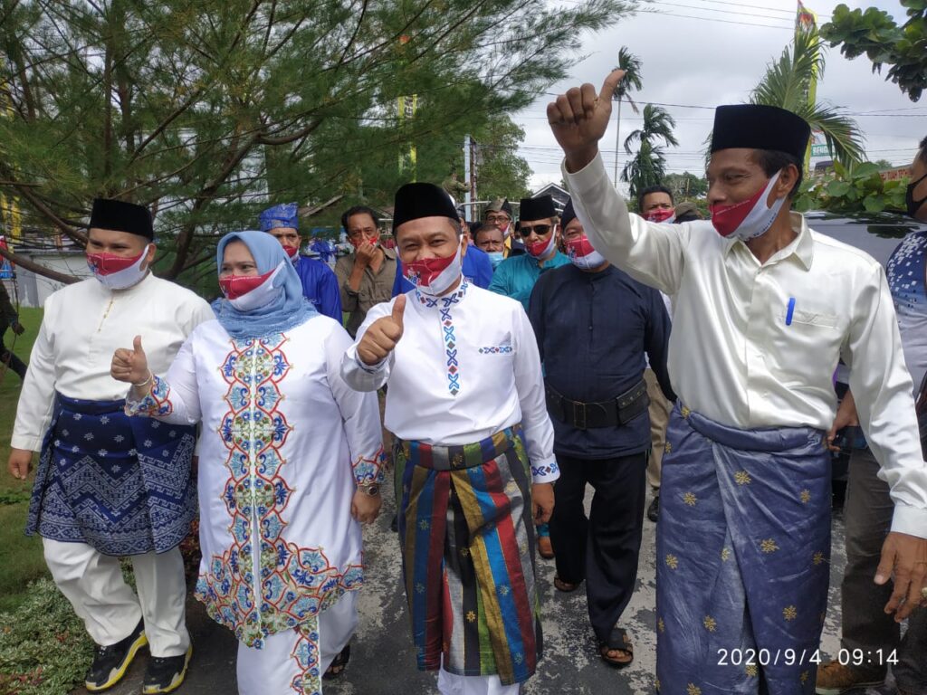 Diiringi Musik Tradisional, Paslon KBS Mendaftarkan Diri ke KPU Bengkalis