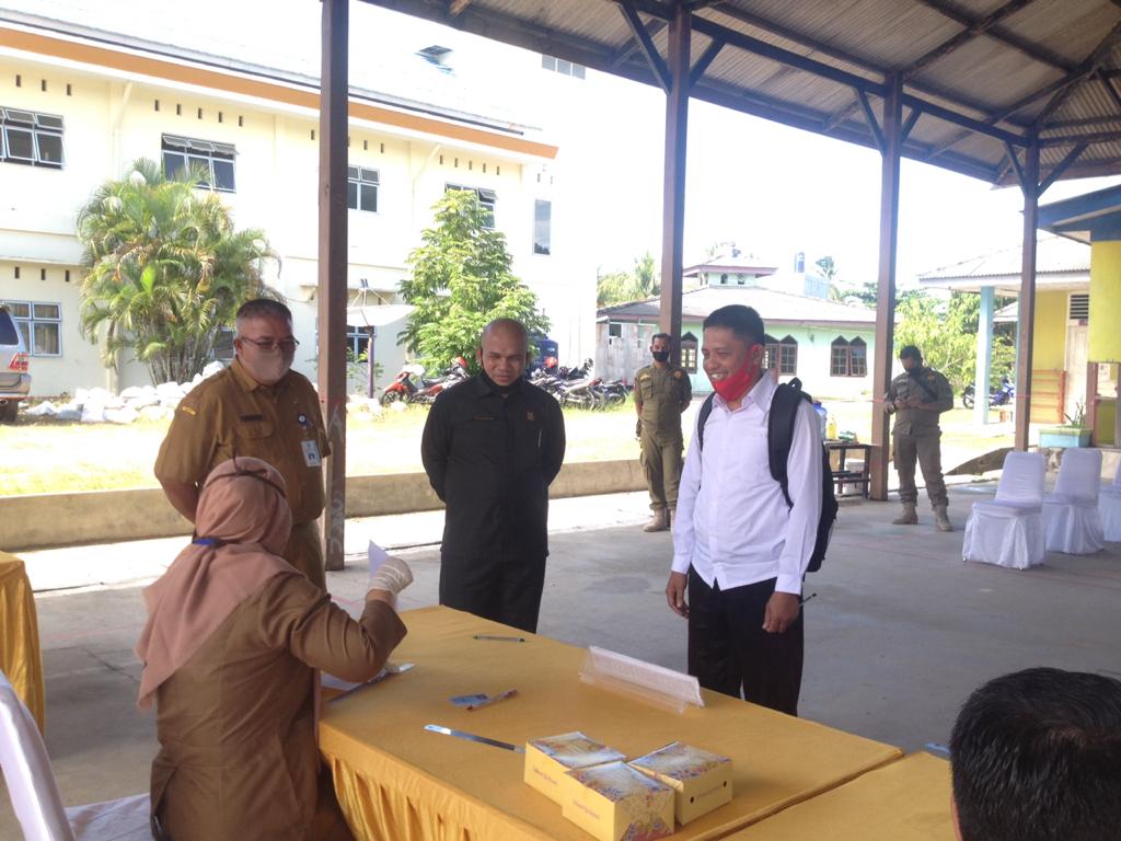 Ketua Komisi I Pantau Proses Tes SKB di SMA I Bunguran Timur