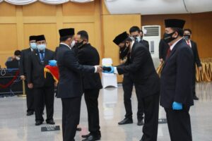 Pjs Gubernur Kepri Serahkan SK Pjs Wako dan Bupati