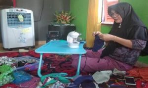 Industri Ditengah Covid-19, Nurrahmah Sulap Kain Batik Jadi Masker