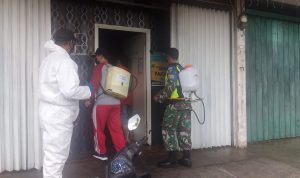 Kelurahan Tanjung Unggat Melakukan Penyemprotan di Bintan Plaza