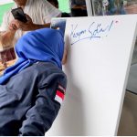 Kecupan Setia Feppy pada AHY