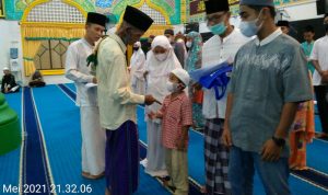 Pengurus Masjid Al’Mubaraq Berikan Santunan Kepada 45 Anak Yatim