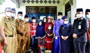 Pasutri Korban Lakalantas, Bupati dan Wakil Bupati Bengkalis Datangi Rumah Duka