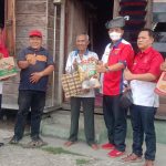 Ketua DPD PWRI Riau dan Pengurus Salurkan Sembako ke Warga Hingga ke Pelosok Desa