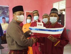 Serahkan 7 Pompong Untuk KUB Nelayan Pulau Duyung, Ini Pesan Nizar