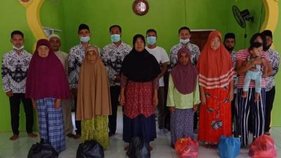 PGRI Lingga Utara Salurkan Sembako Bantu Sejumlah Warga Desa