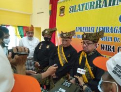 Bentuk Penghargaan, LAM Bintan Anugerahi Dato’ Wira Cahaya Buana kepada Salim Segaf